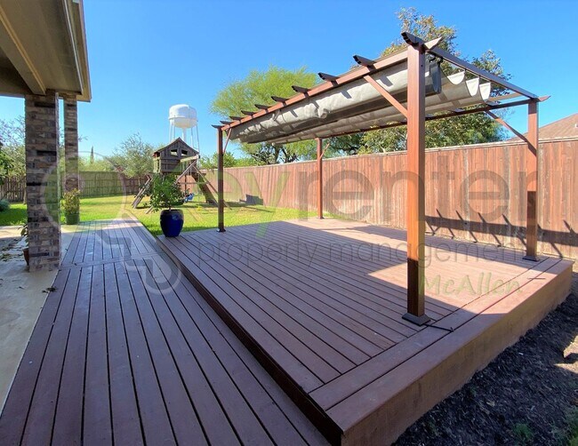 Building Photo - Beautiful 4 Bedroom- 3.5 Bathroom Home in Alamo, TX