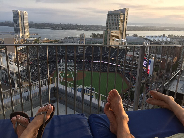 Rooftop perfect for watching games & concerts - 321 Tenth Ave