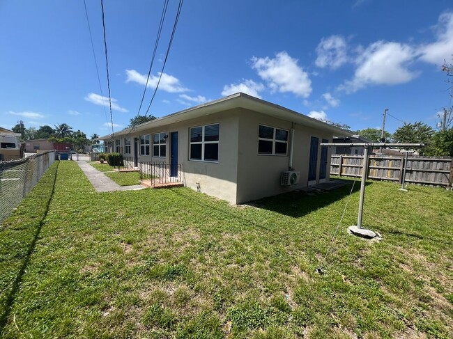 Building Photo - 3085 W Flagler St