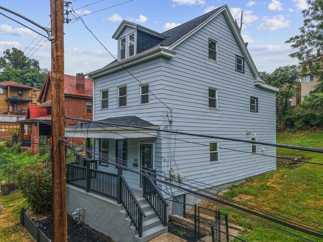 Building Photo - 392 Calderwood Ave