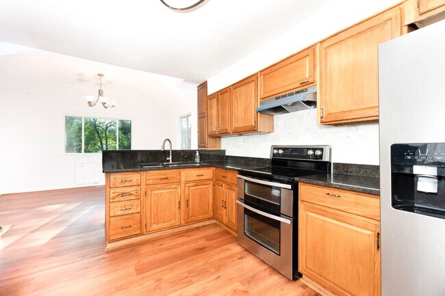Building Photo - Gorgeous 5BR/3FB Bethesda Home - Spacious ...