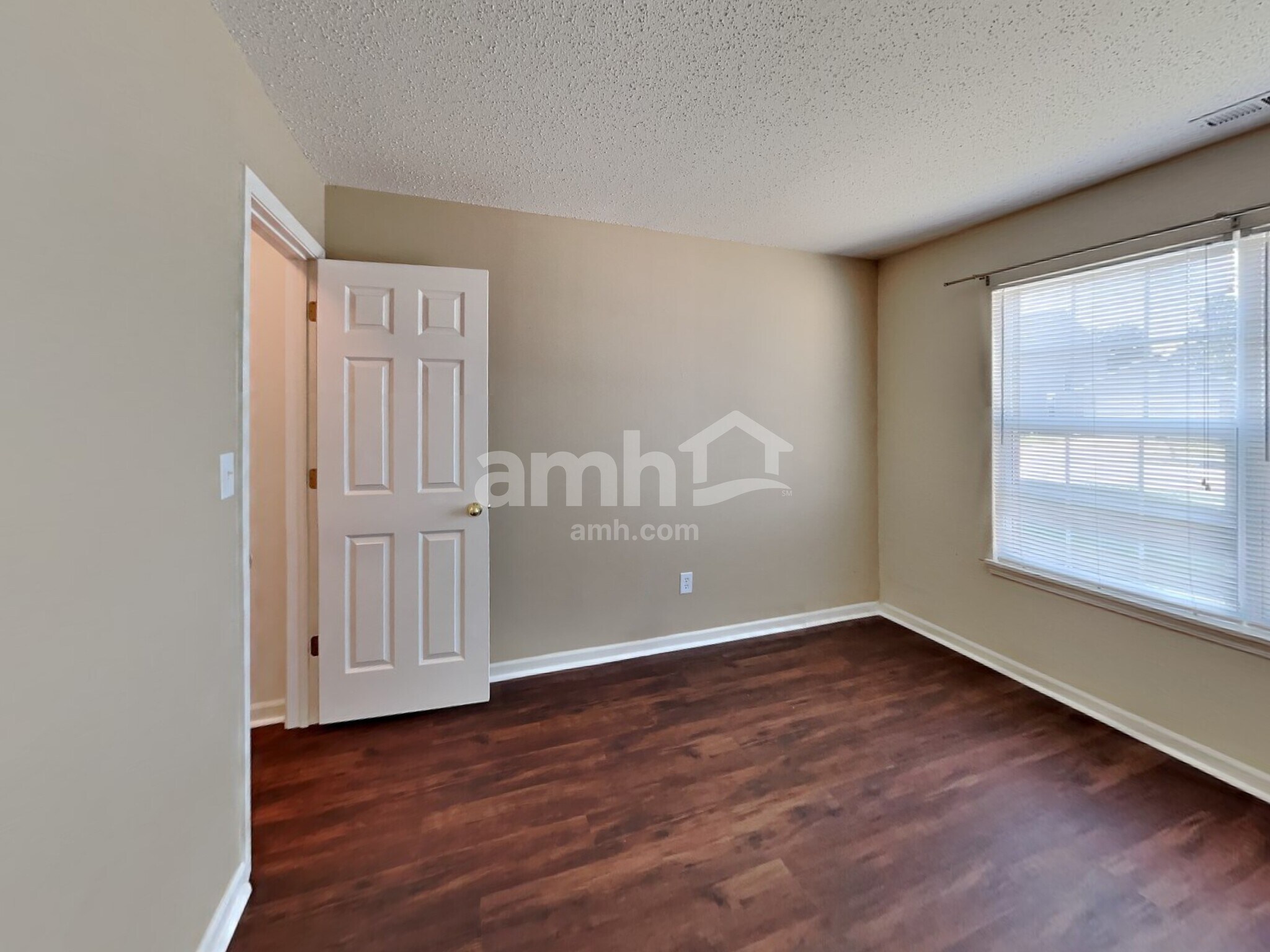 Building Photo - 9734 Thomas Ln