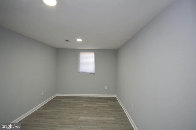 Building Photo - 46670 Midway Dr