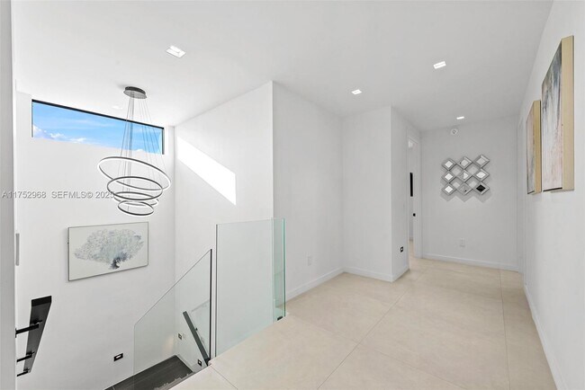 Building Photo - 2572 NE 182nd Terrace