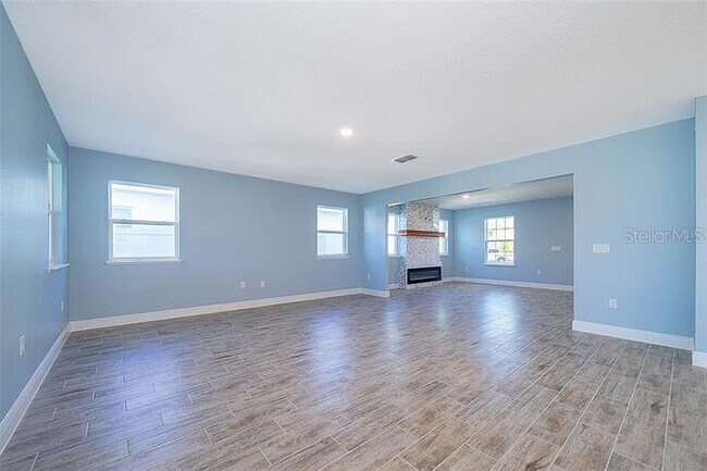 Building Photo - 626 Taft Dr