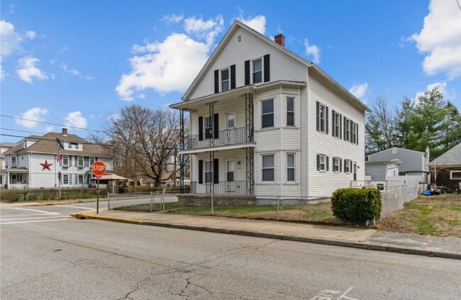 Building Photo - 446 Coe St