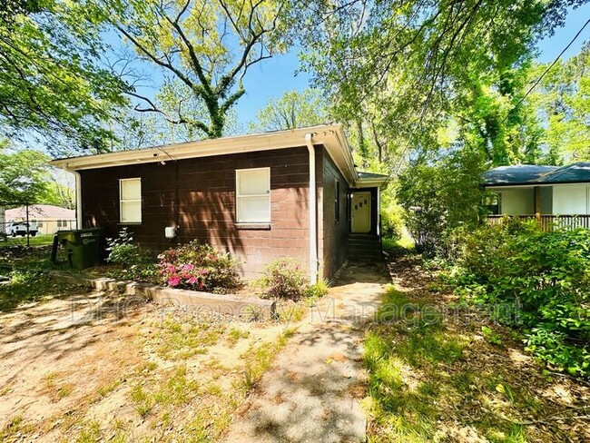 Primary Photo - 2125 Larchwood Rd SW