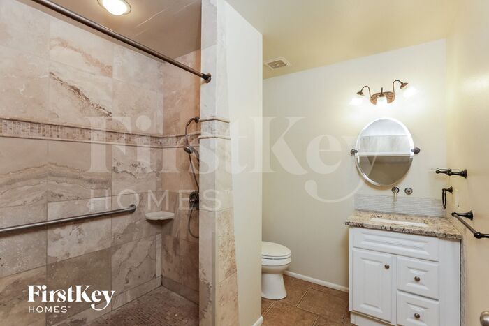 Building Photo - 5715 S Siesta Ln