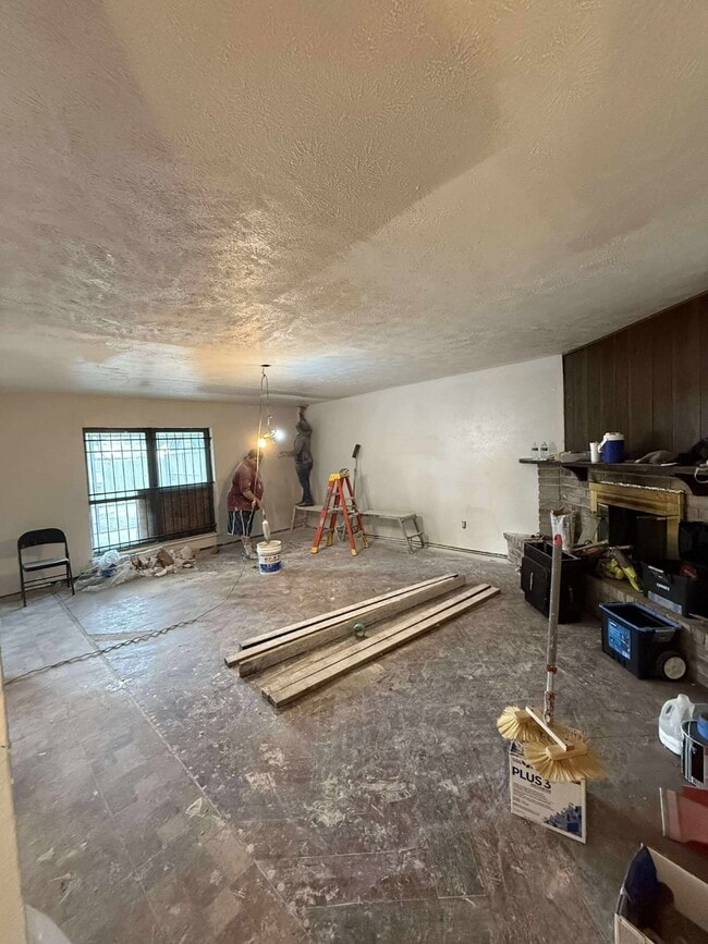 Building Photo - 16210 Lazy Ridge Rd