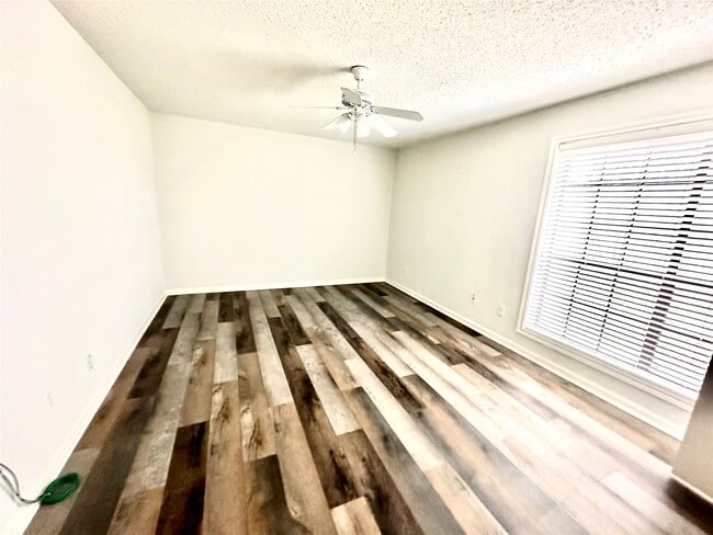 Building Photo - 1311 Antoine Dr