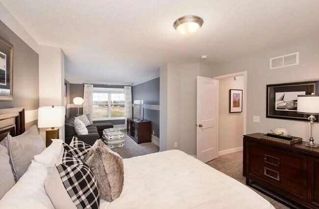 Building Photo - Upscale Townhome Living in Woodbury for $2,749!