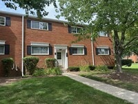 Building Photo - 628 E Fox Hills Dr