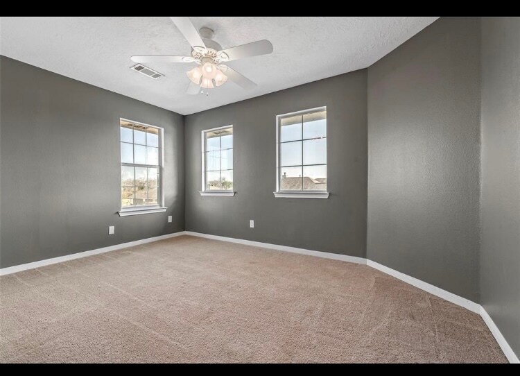 Building Photo - 1600 Kingsgate Dr