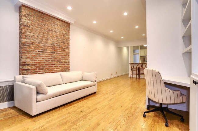 Building Photo - 1122 Hudson St