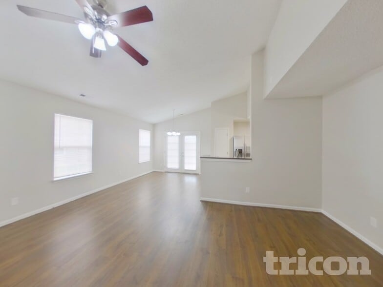 Building Photo - 529 Pullman St SW