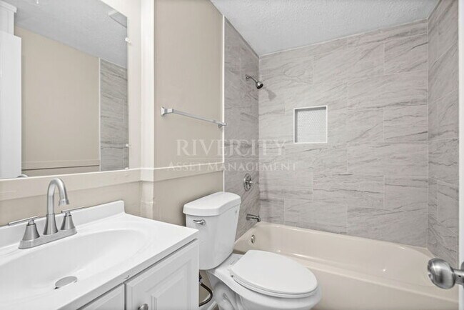 Building Photo - Beautiful 2 Story Home, Section 8 Welcomed !!!!!!