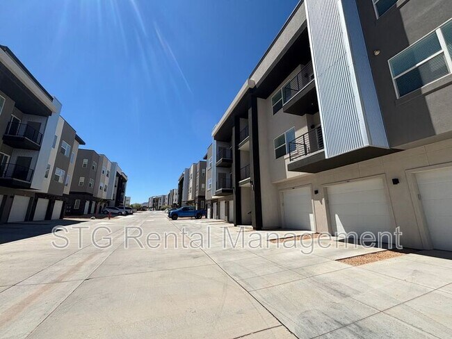 Building Photo - 5801 S Garnet Dr