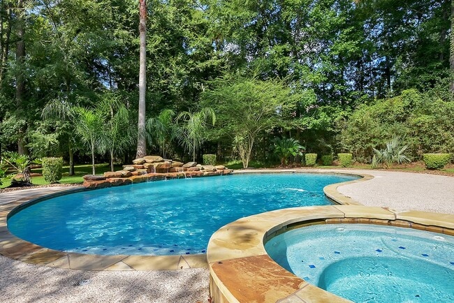 Building Photo - 10819 Lake Windcrest Blvd