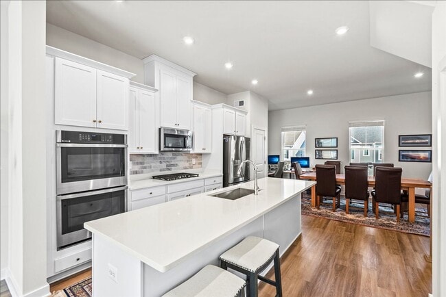 Building Photo - Like New! CLOSE TO I-95 & QUANTICO!