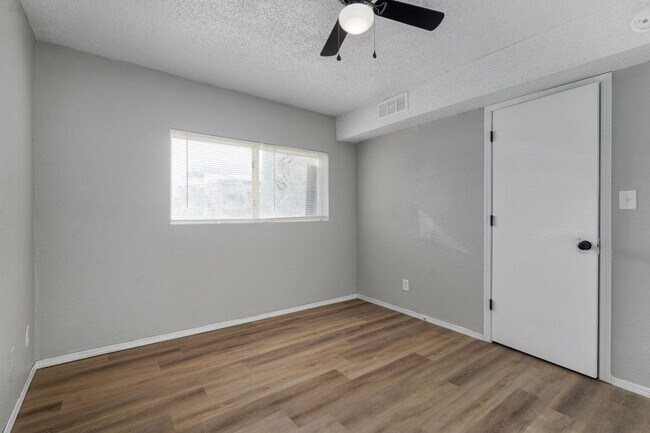 Building Photo - 865 S Douglas Ave