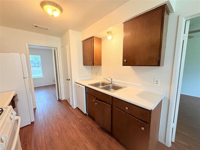 Building Photo - 10904 Meadgreen Ct