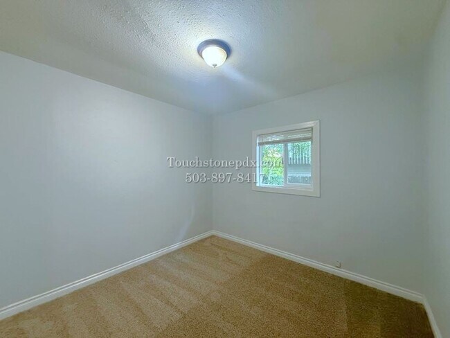 Building Photo - Brentwood-Darlington 2 Bed Apartment with Classic Charm and Parking