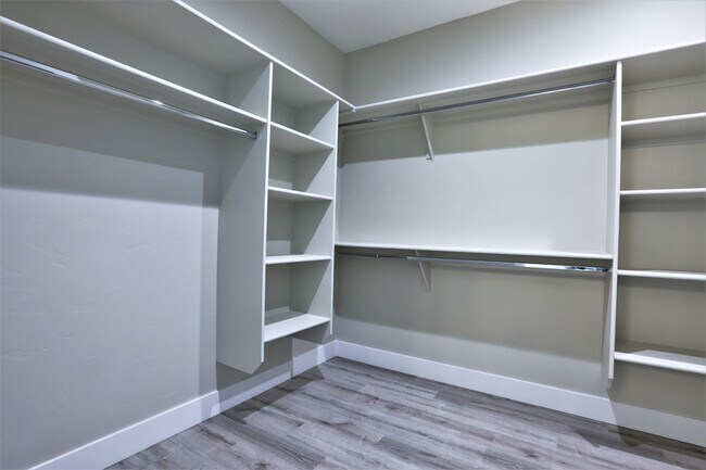 Building Photo - Like New 3BD/2.5BA with 2 Car Garage- $100...