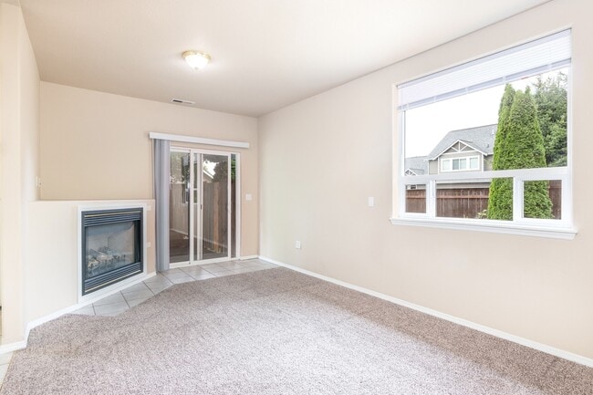 Building Photo - 3 Bed Room 2 Bath No Garage No Carport