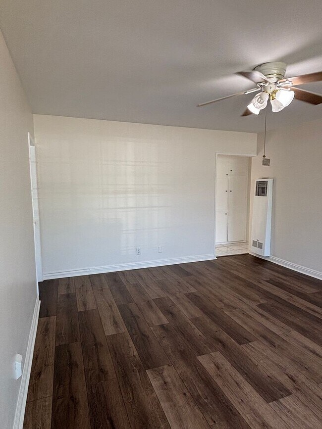 Building Photo - Spacious 3 bedroom available now!