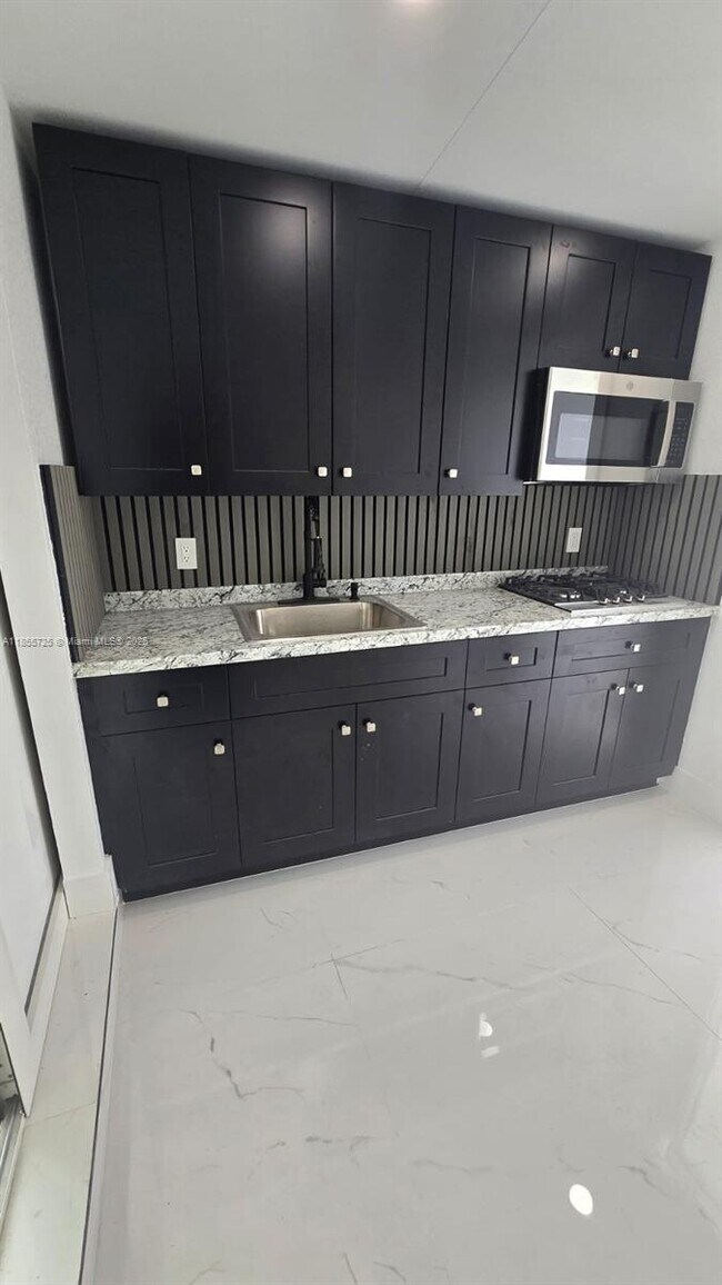 Building Photo - 265 W 53rd Terrace