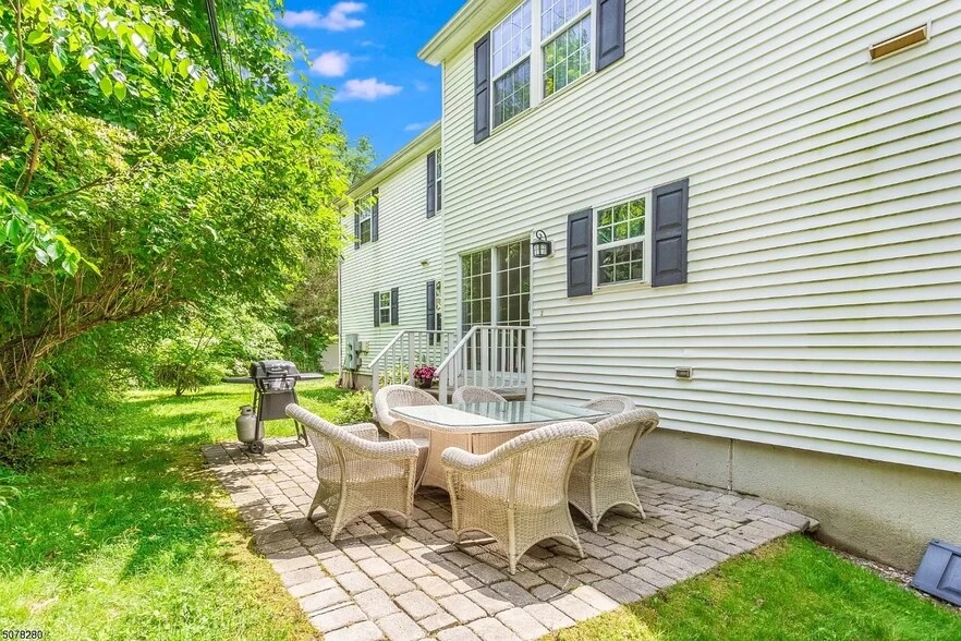 Building Photo - 112 Peapack Rd