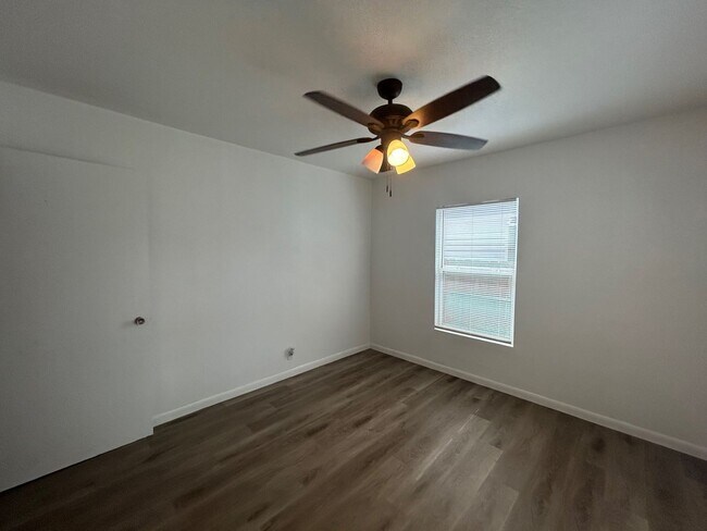 Building Photo - Charming 4 Bed, 3 Bath Home + Bonus 1 Bed/1 Bath Casita!