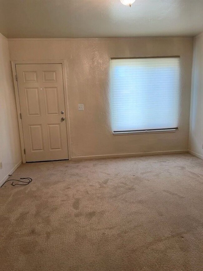 Building Photo - Quaint Studio, Freshly Painted, in Central Berkeley