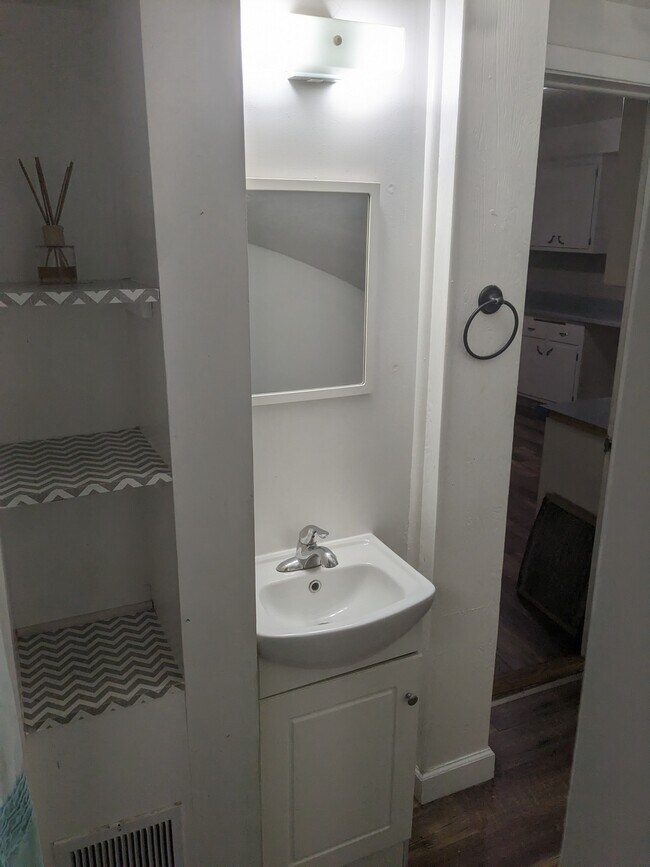 Building Photo - 608 East Lincoln Avenue