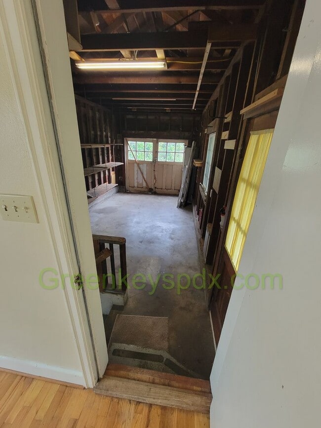 Building Photo - Beautiful 2 Bedroom 1 Bath House with Atta...