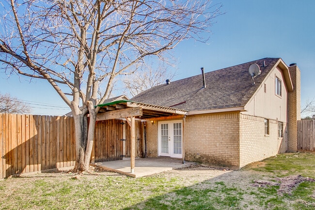 Building Photo - No Application Fees* $250 Off 1st Months R...