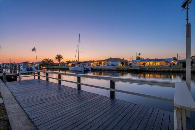 Building Photo - 115 Leland St SE