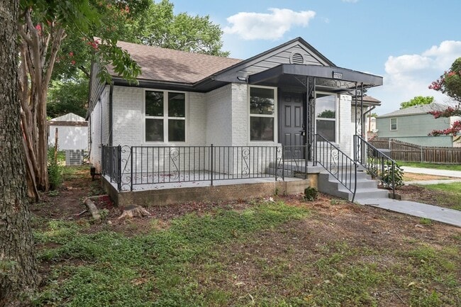 Building Photo - 1105 N Sylvania Ave