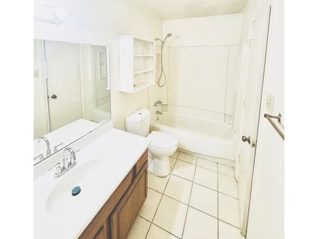 Building Photo - 1324 Bluffview Dr