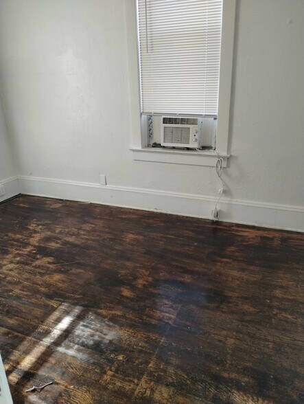 Building Photo - 1527 Jackson St