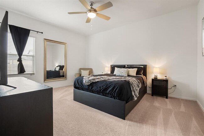 Building Photo - 257 Muscovy Dr