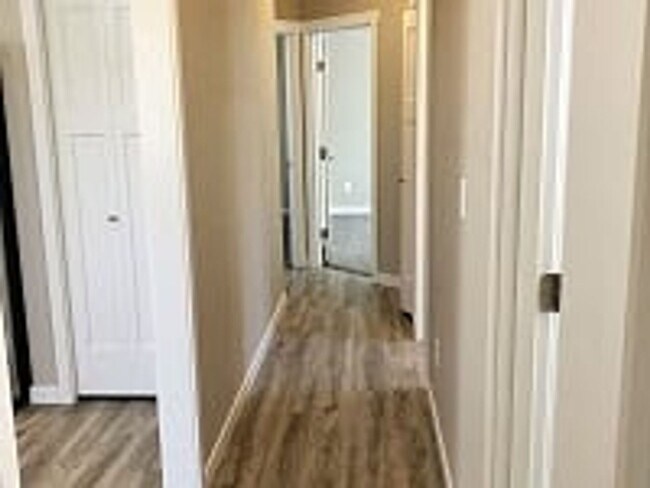 Building Photo - Newer Home, Great Price, Better Location!