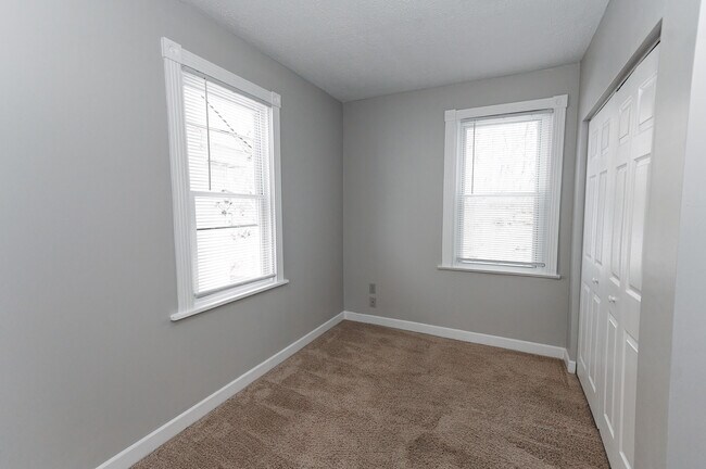 Building Photo - 223 E Pennview Ave