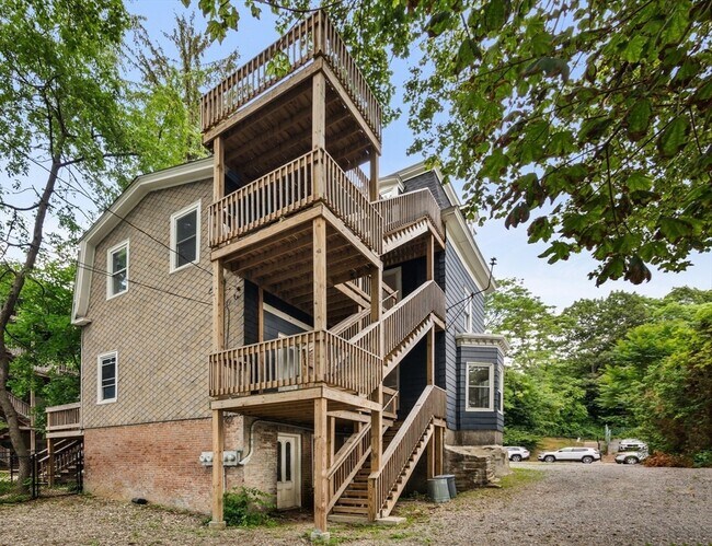 Building Photo - 35 Oak Ave