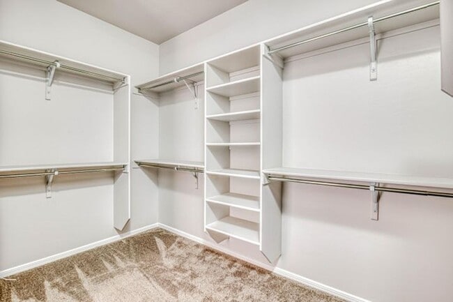 Building Photo - FIRST RENT MONTH FREE