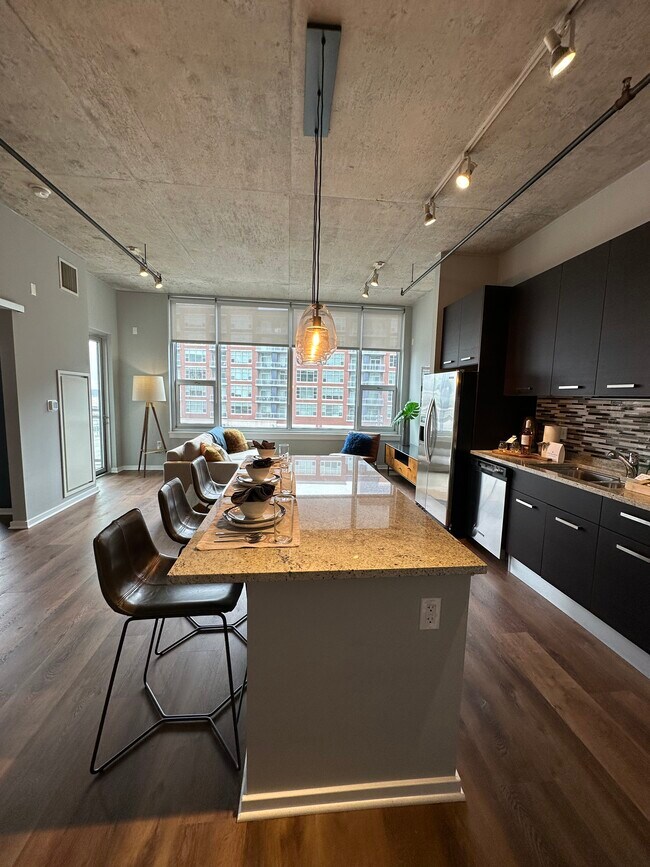 Building Photo - 1011 S Delano Ct