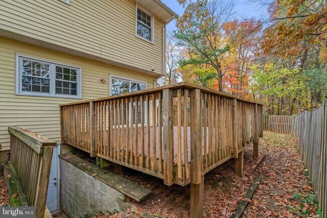 Building Photo - 314 Woodleaf Ct