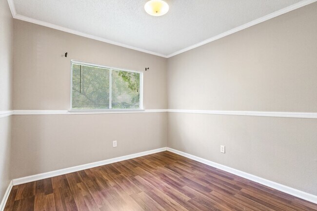 Building Photo - 2 Bedroom/ 1 Bath Bridgewood Subdivision