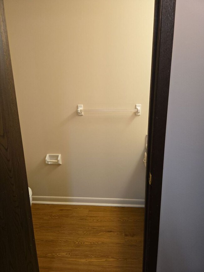 Building Photo - Spacious 1 Bedroom, 1.5 Bath Townhouse – Minutes from Nashville