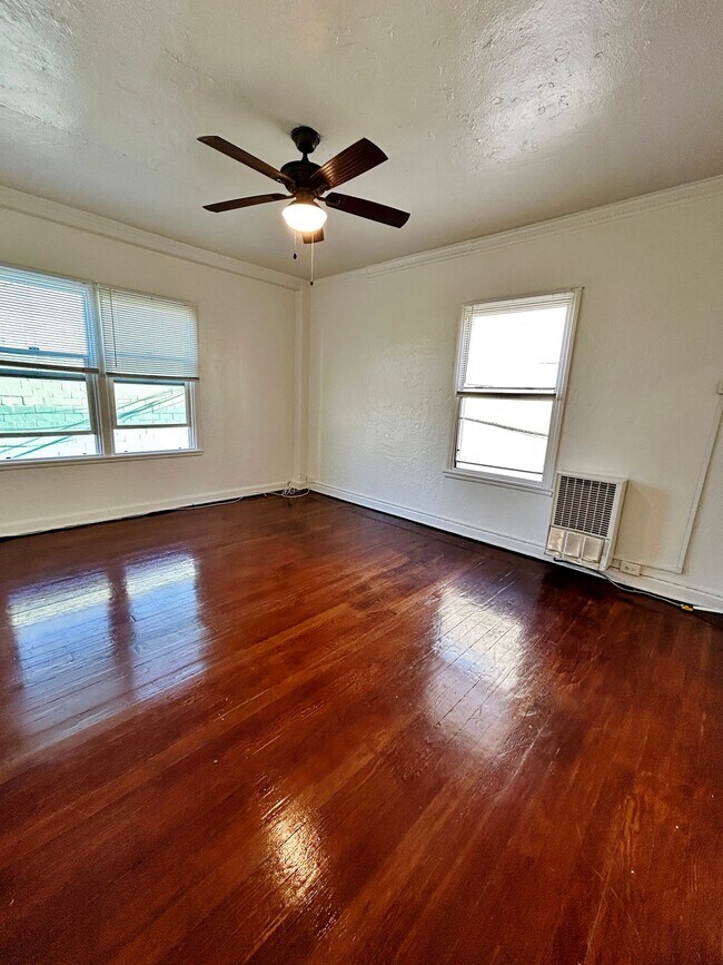 Building Photo - 1523 N McCadden Pl